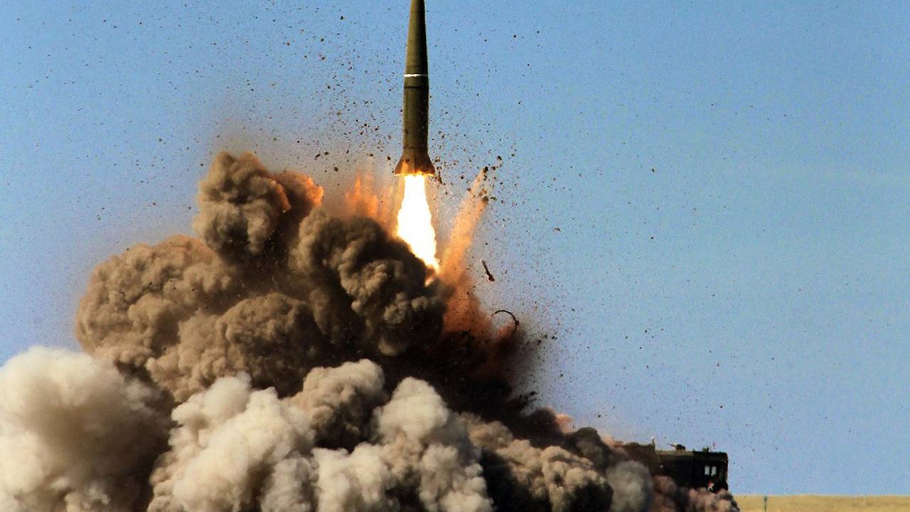 «Гроза НАТО». Ударивший по судну с оружием ВСУ «Искандер» назвали одним из мощнейших в мире. На что он способен?