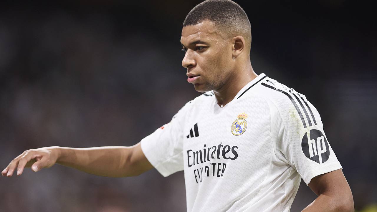 «Реал» удалил Мбаппе с рекламного фото