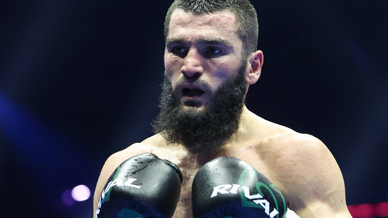 Бетербиев ответил на вопрос о реванше с Биволом