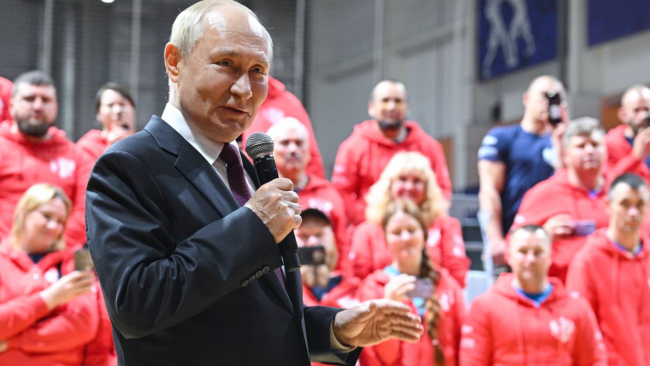 Путин высказался против коммерциализации детского спорта