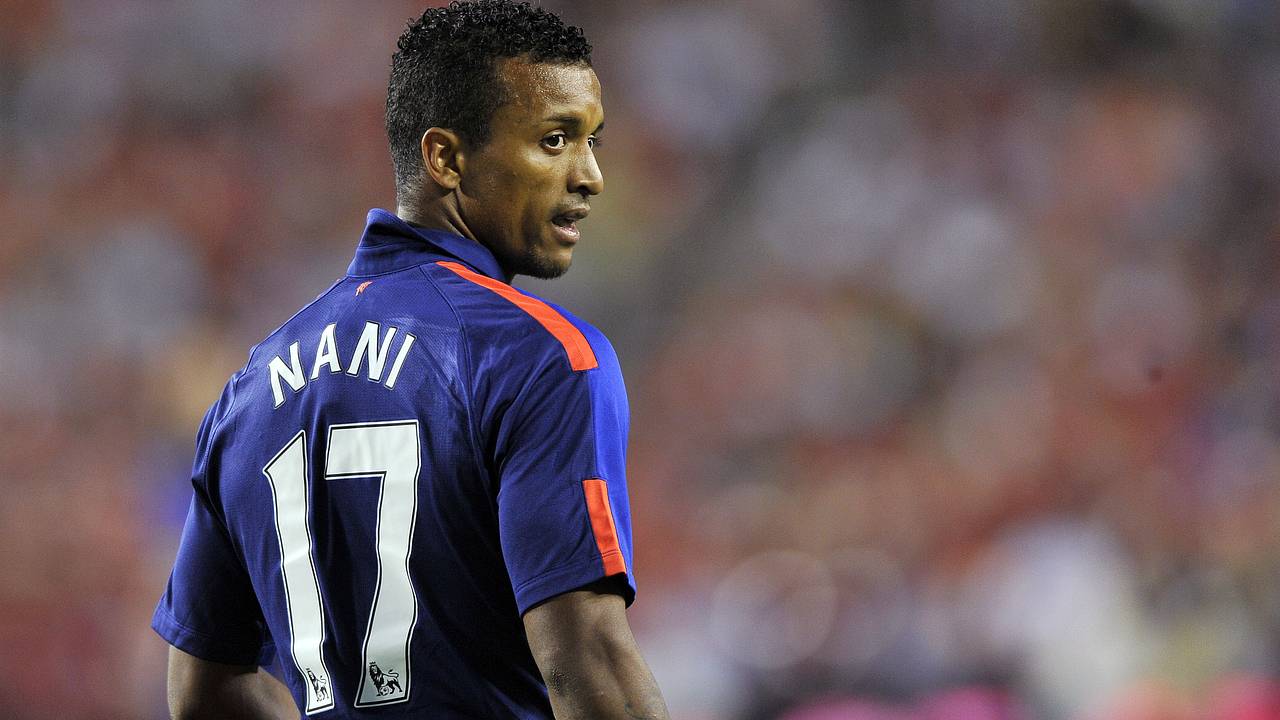 Бывший игрок «Манчестер Юнайтед» украл футболку у фаната