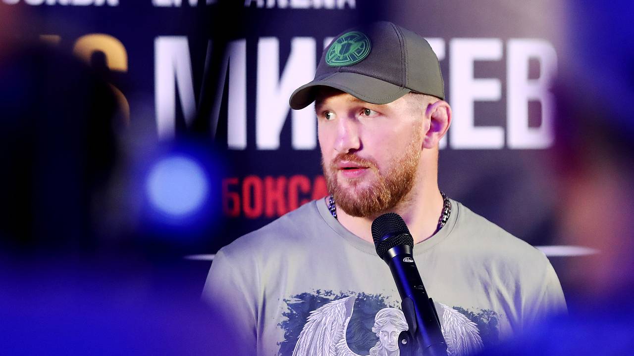 Минеев призвал провести повторный поединок между Бетербиевым и Биволом