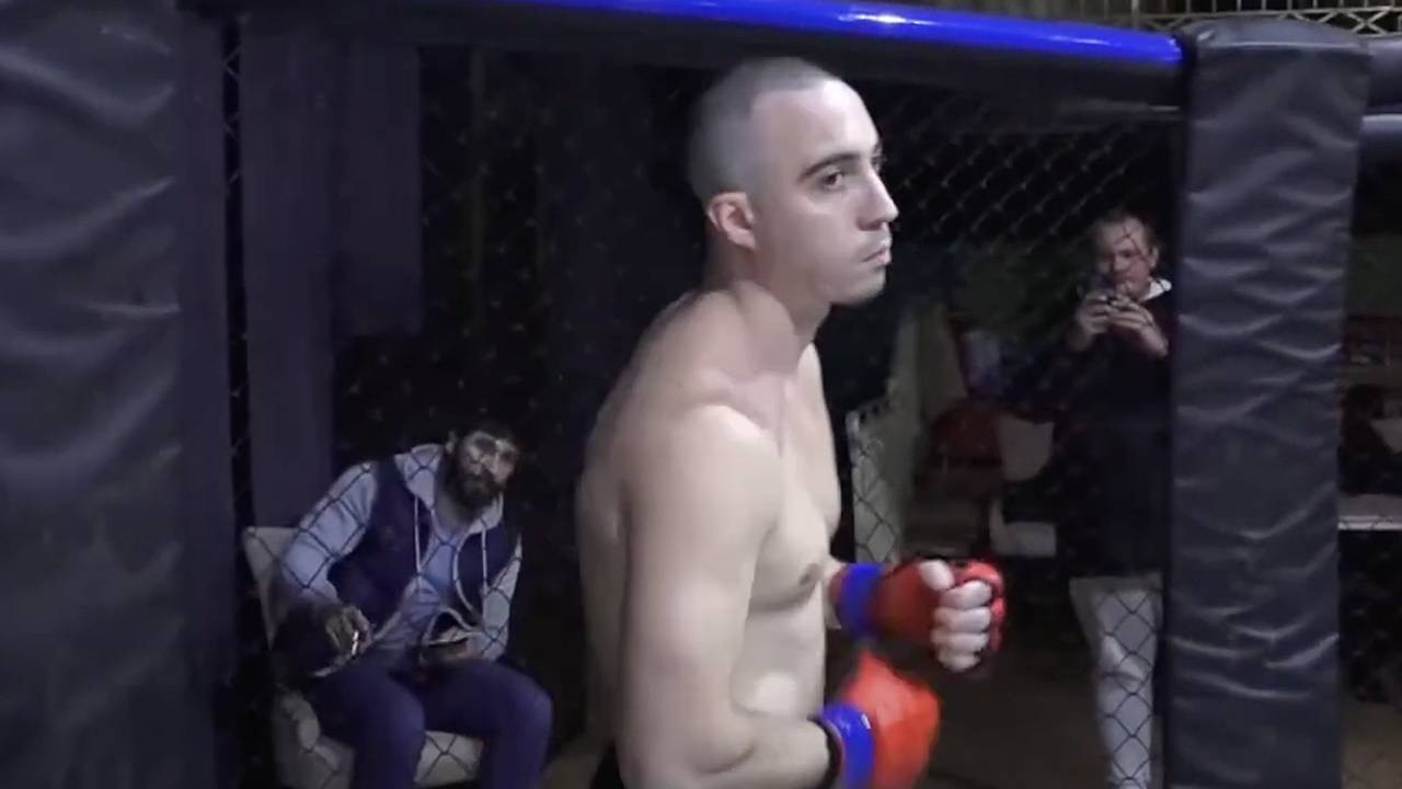 Российский боец поп-ММА больше суток избивал и держал взаперти свою девушку