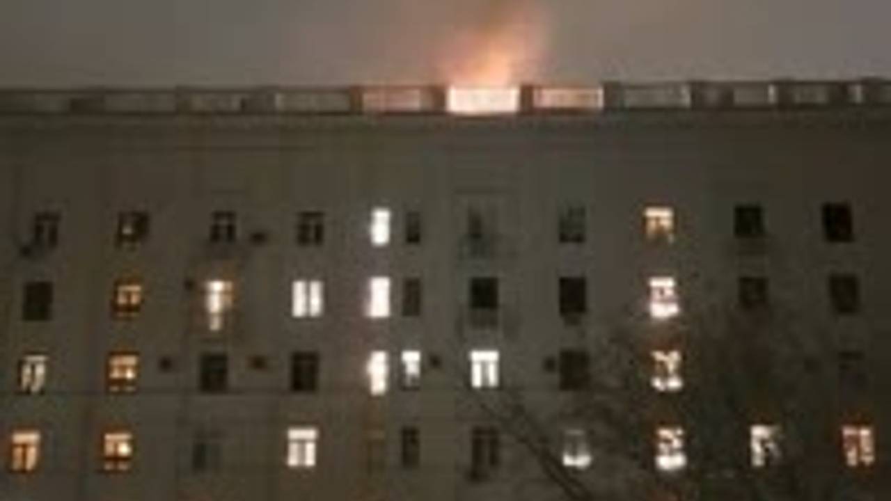 Пожар в высотке на Красных Воротах попал на видео