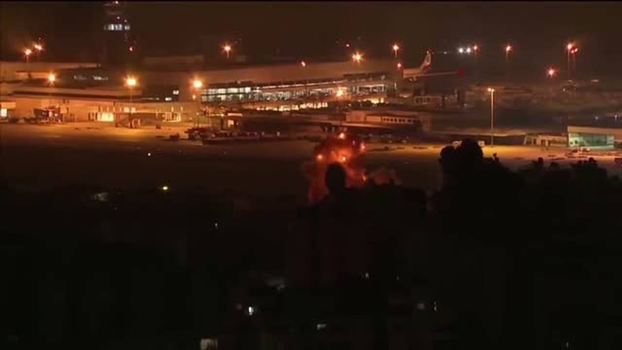 Самолет сел через несколько минут после взрывов у аэропорта Бейрута и попал на видео