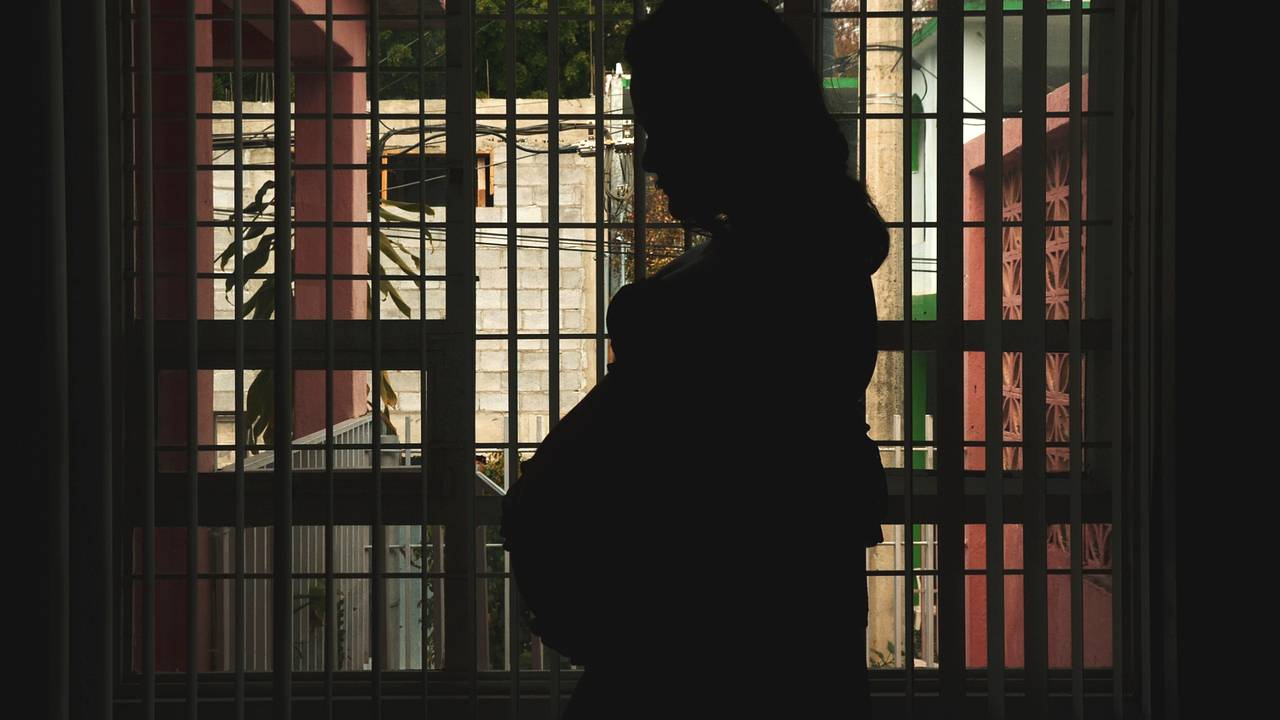 Осужденная за наркоторговлю женщина узнала о беременности в тюрьме