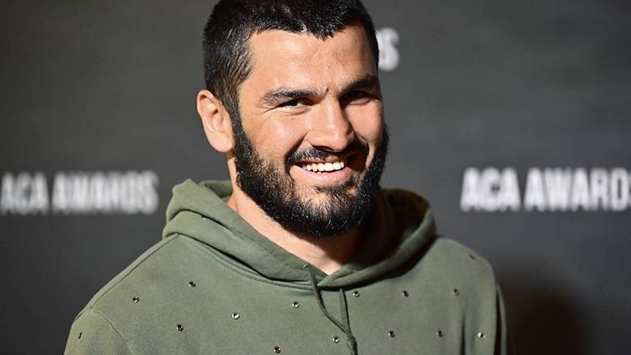 Бетербиев поблагодарил Кадырова за присвоение звания почетного гражданина Чечни