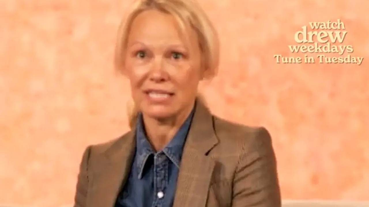 Памела Андерсон и Дрю Бэрримор отказались от макияжа на съемках шоу