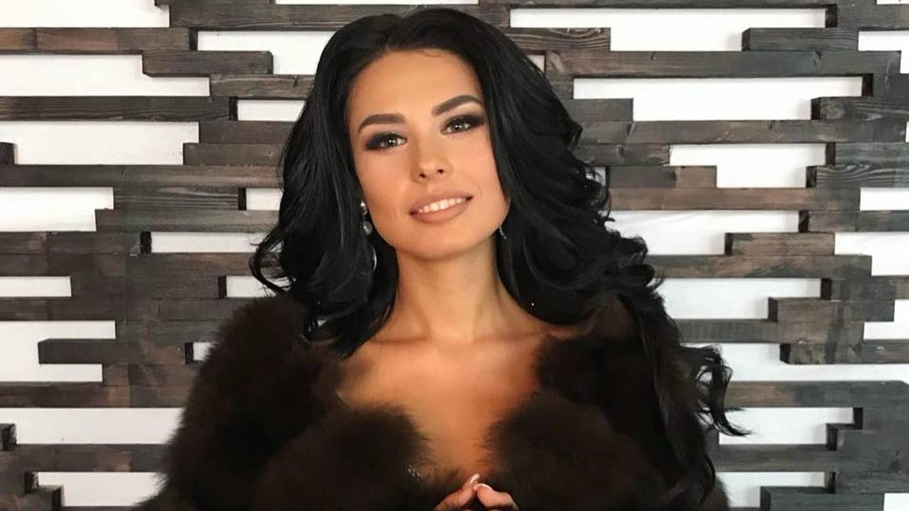 Звезда «Дома-2» похвасталась роскошным автомобилем за десятки миллионов рублей