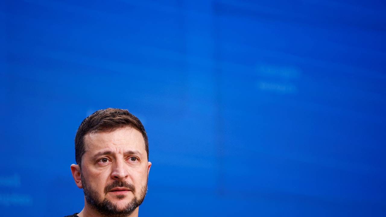 Зеленский пообещал украинцам по тысяче гривен. На что предлагают потратить эквивалентную двум тысячам рублей выплату?