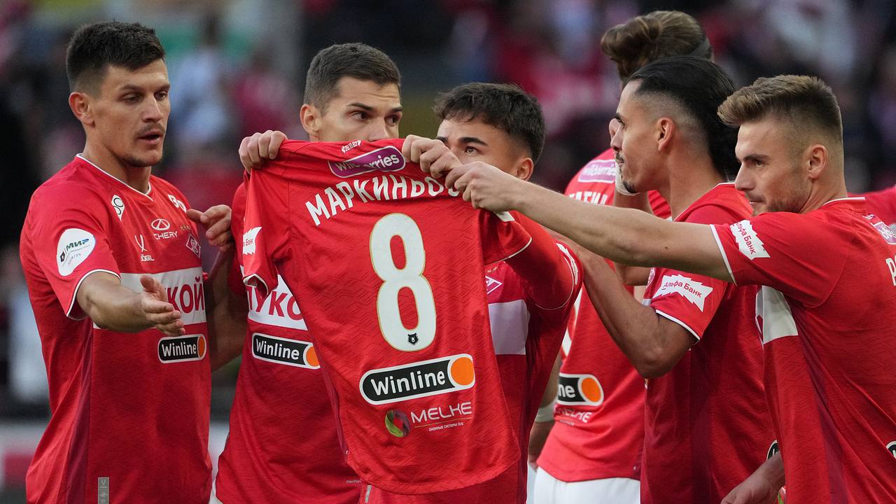 Футболистам «Спартака» запретили ездить на электросамокатах