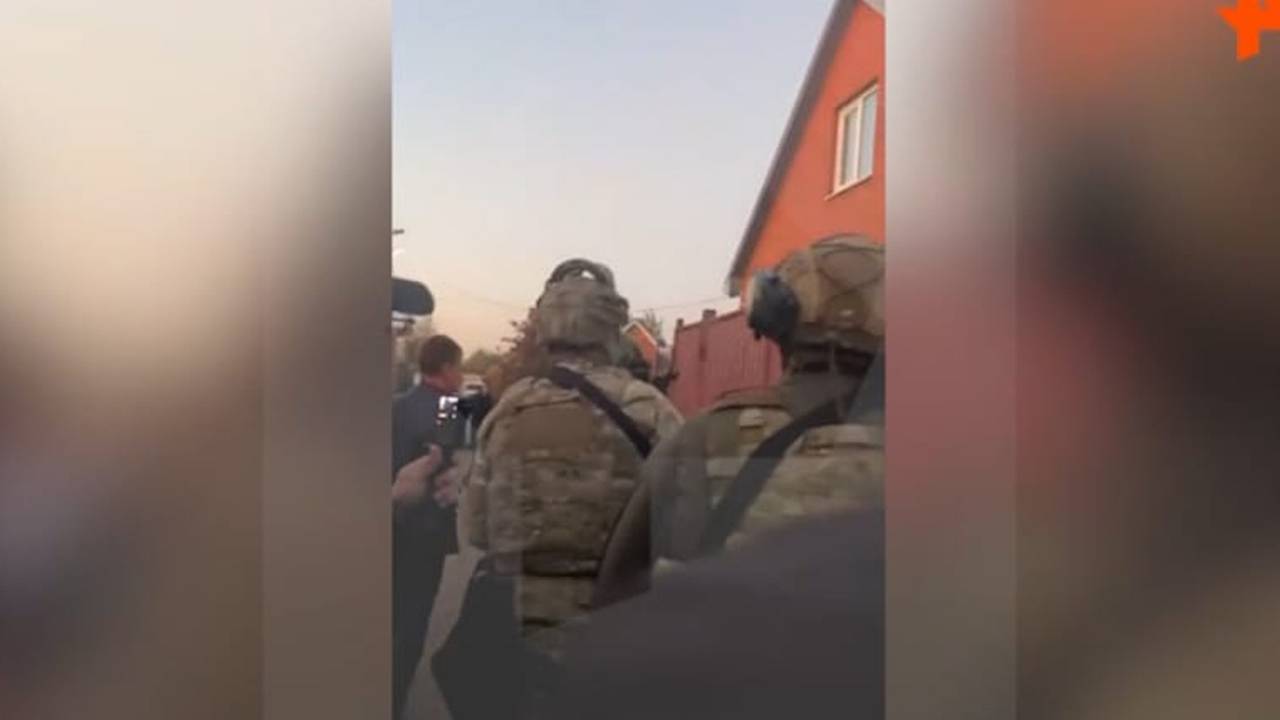 Штурм здания с напавшим на полицейского россиянином попал на видео