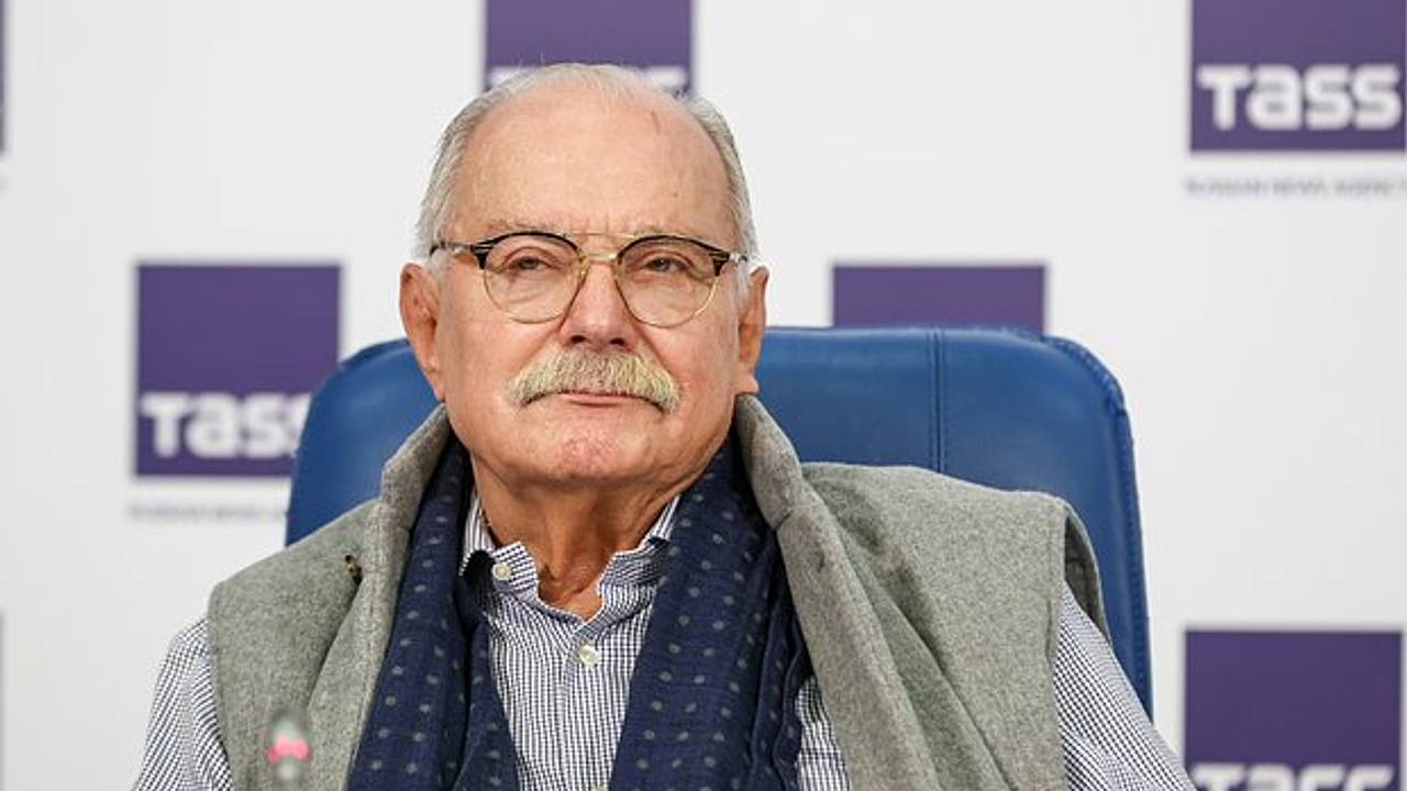Михалков дал совет уехавшим из России деятелям культуры