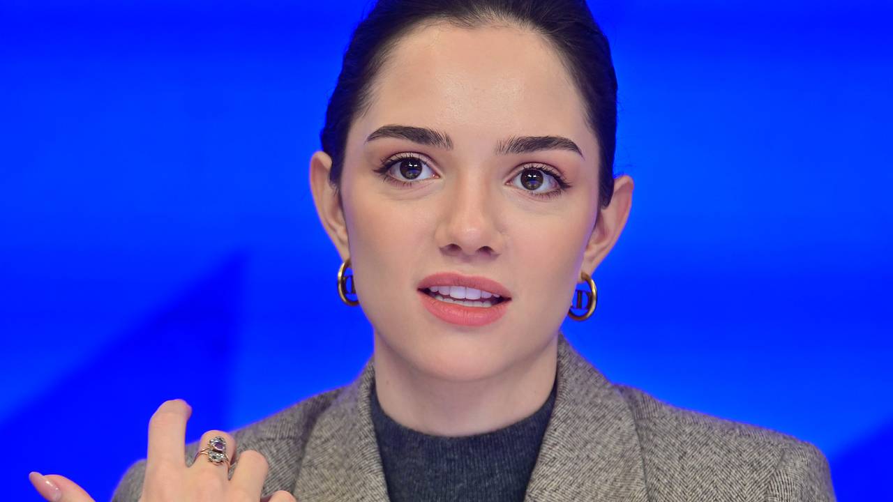 Медведева сравнила опасность исполнения сальто назад и четверного акселя