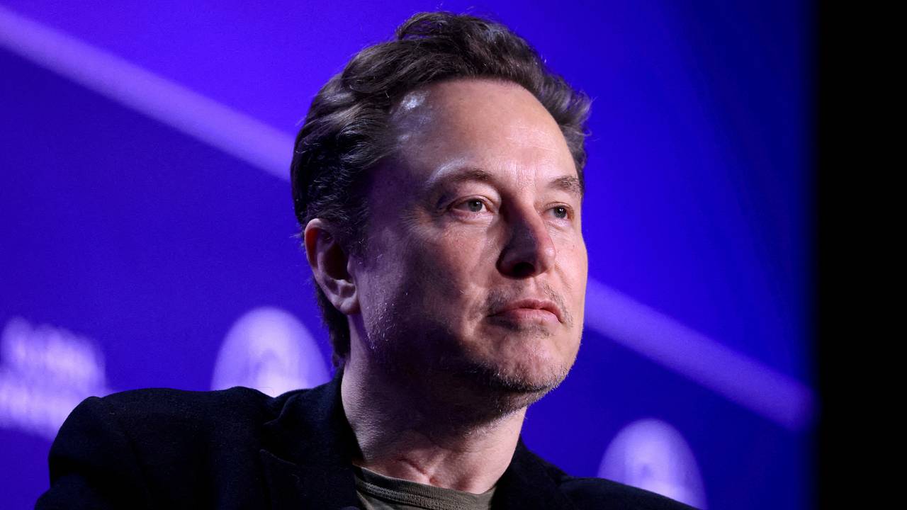 Мужчина послал 500 писем Илону Маску и получил работу в Tesla