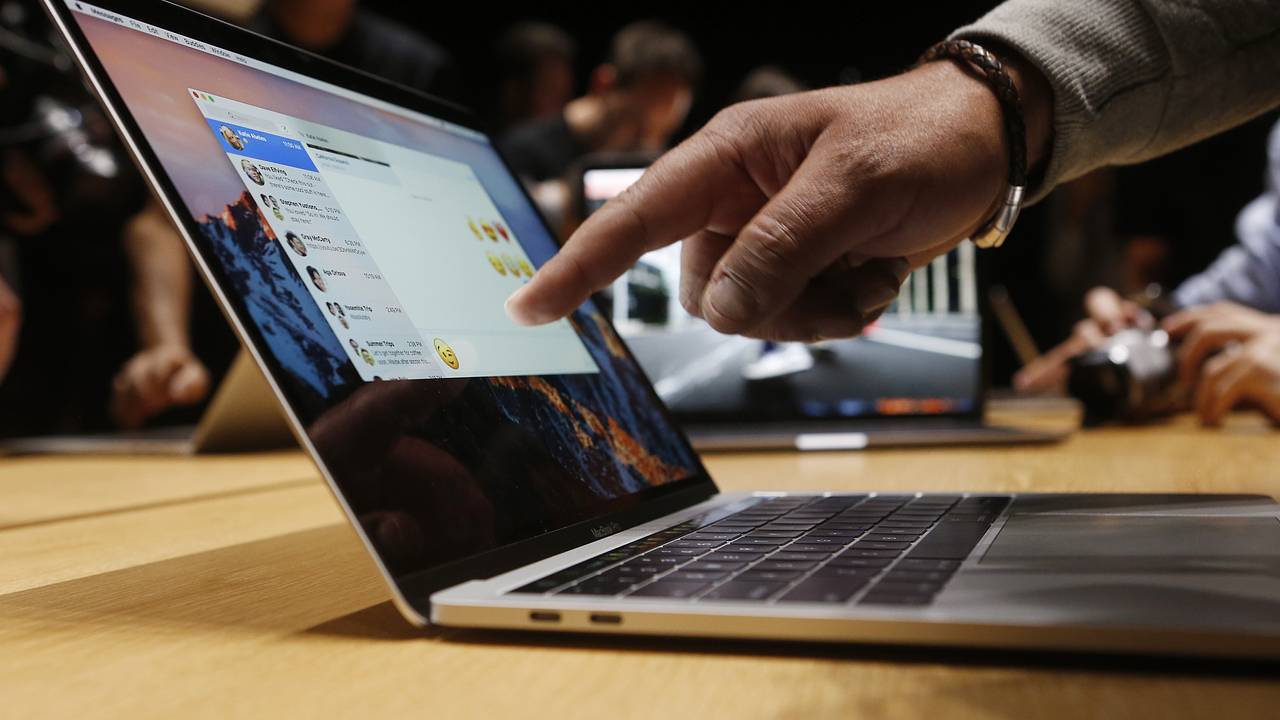 Россиянин купил три ноутбука Apple за 1000 рублей. Как ему это удалось и как еще люди получают дорогие вещи за бесценок?