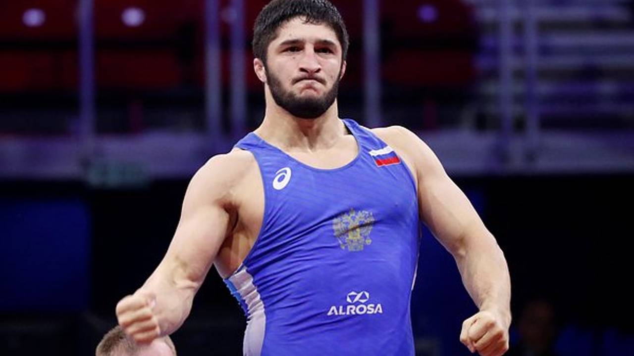 Недопущенный до Игр-2024 российский борец выиграл чемпионат мира