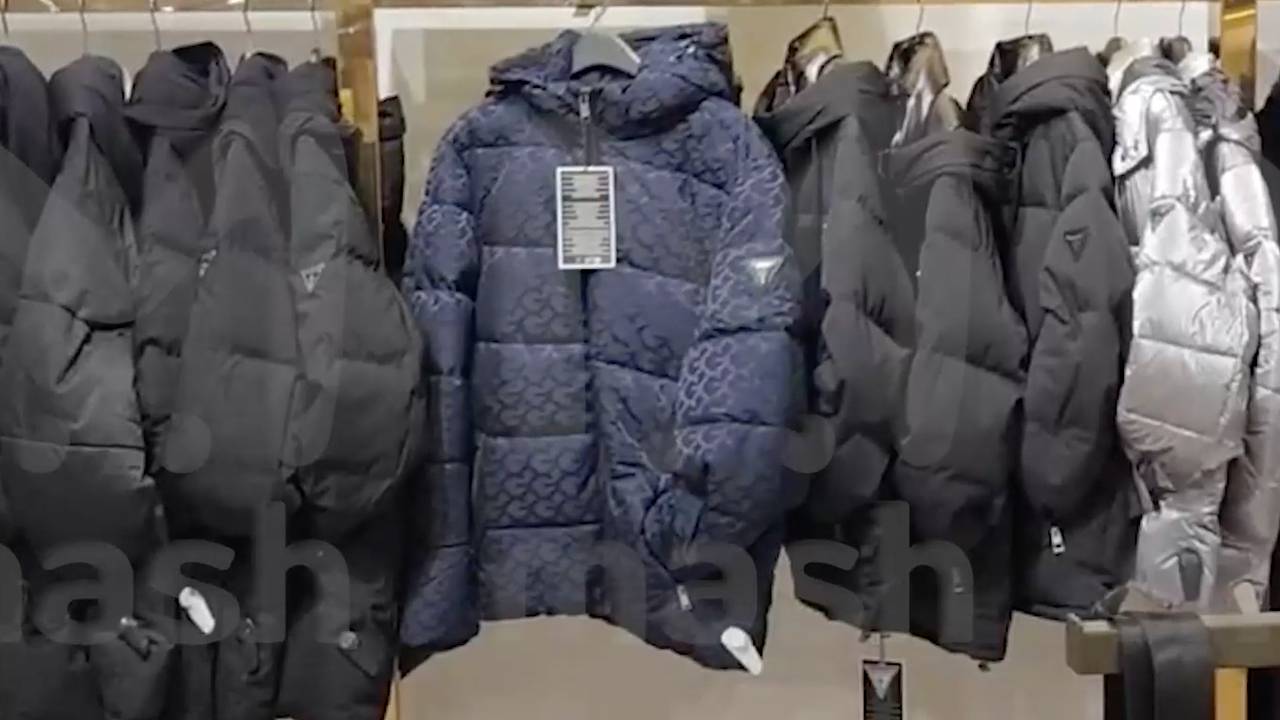 В московском торговом центре заметили куртки Guess с клопами-вонючками