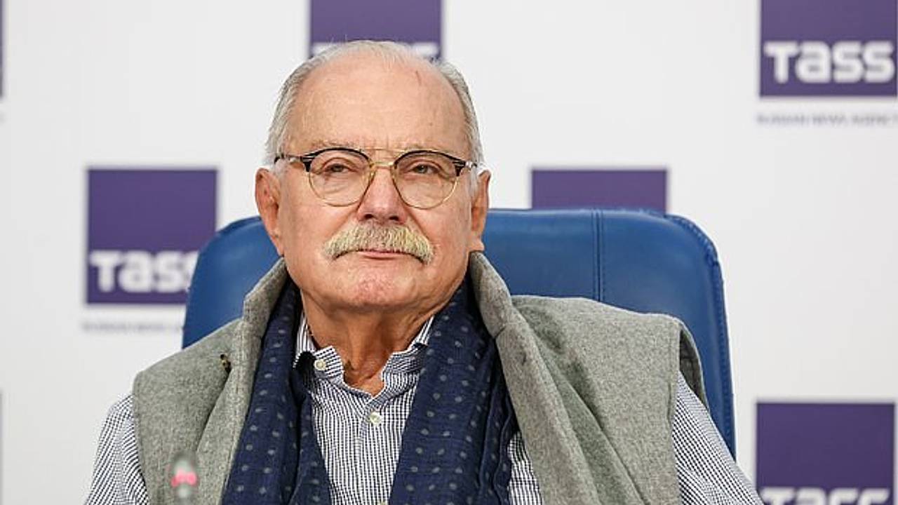 Михалков раскритиковал Познера за новый фильм на «Первом канале»