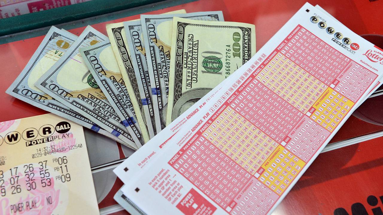 Маленькая победа в лотерее помогла мужчине выиграть 4,8 миллиона рублей
