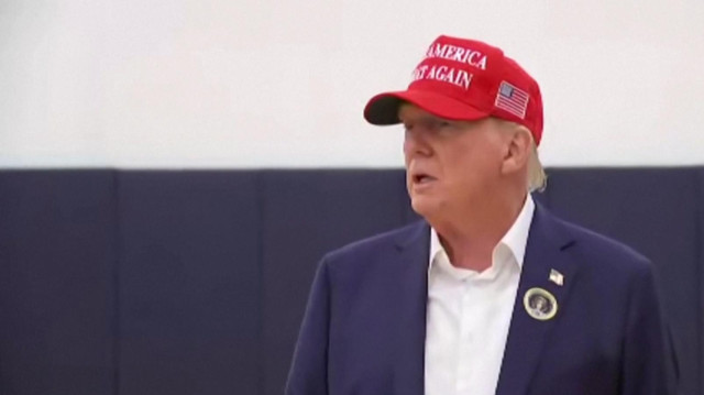 Трамп проголосовал на выборах президента США в кепке «45–47». Видео