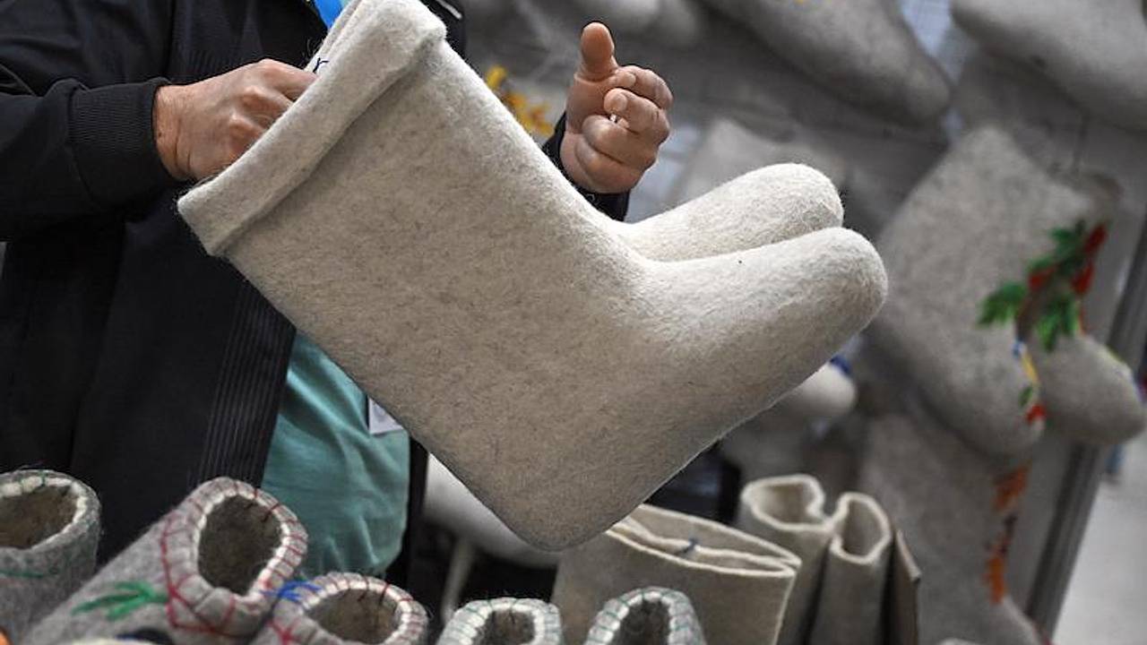 Россиянам перечислили самые модные валенки