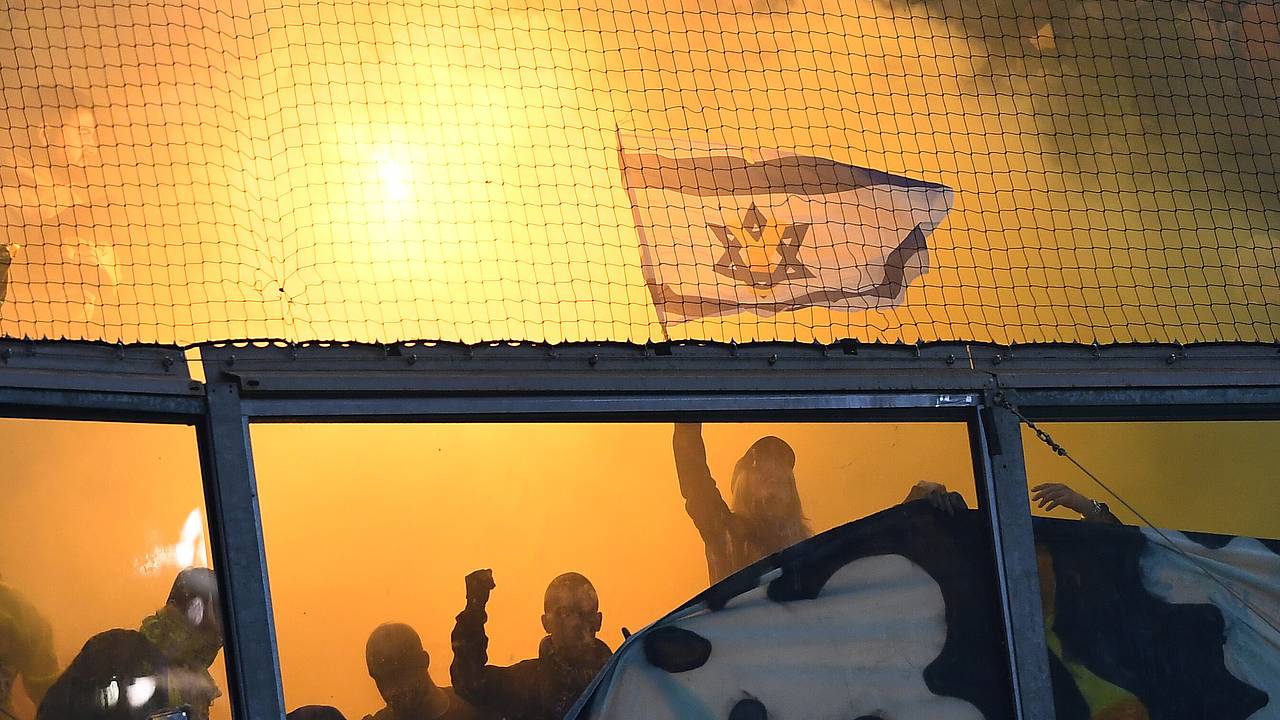 Израиль решил эвакуировать пострадавших в Амстердаме болельщиков