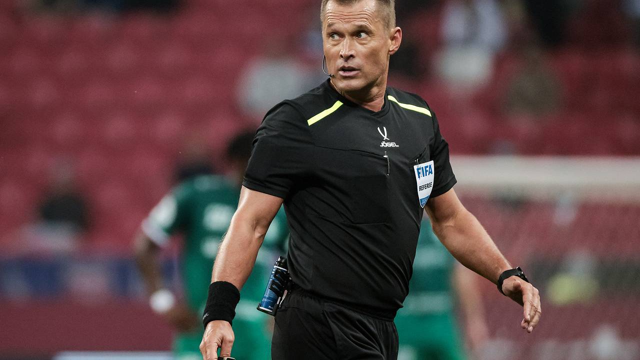 Похвалившего самого себя российского футбольного судью дисквалифицировали до конца сезона