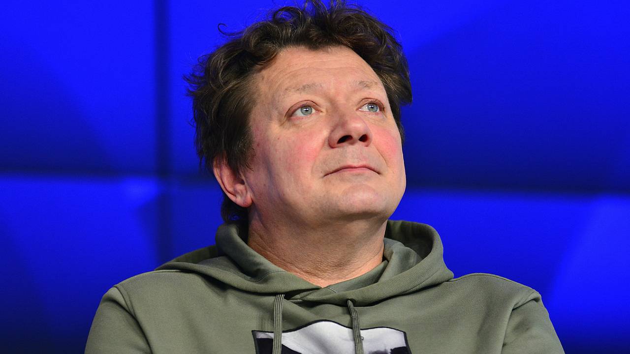 Актер из фильма «Бригада» рассказал о работе на швейной фабрике для глухонемых