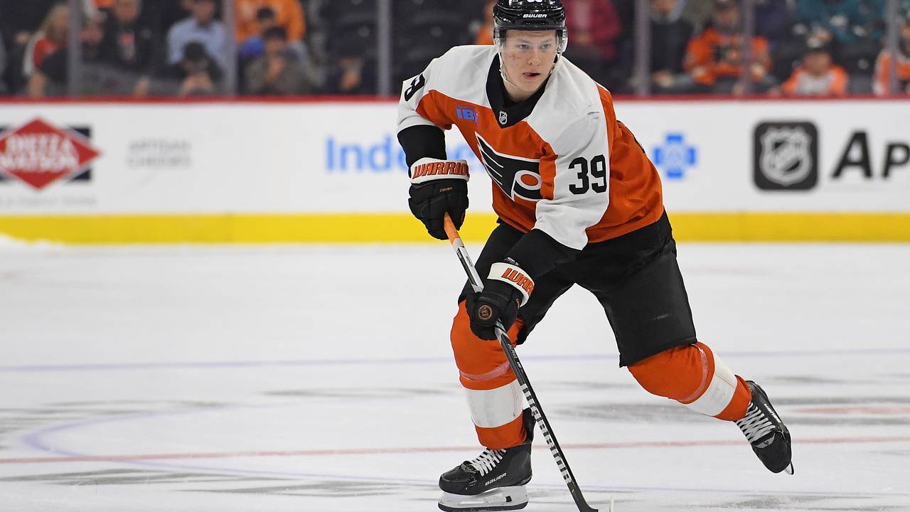 19-летний российский хоккеист набрал три очка в матче НХЛ