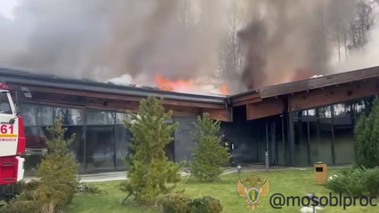 Пожар в элитном российском парк-отеле попал на видео