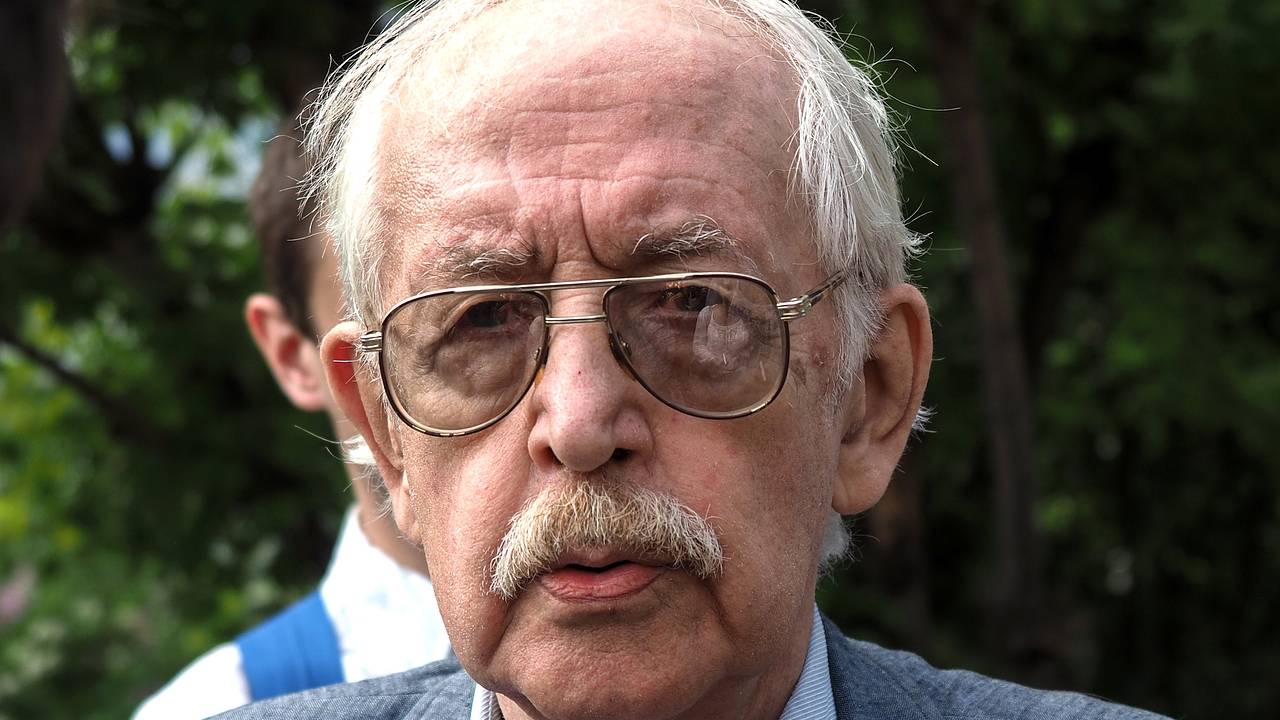 Стал известен новый диагноз госпитализированного Василия Ливанова