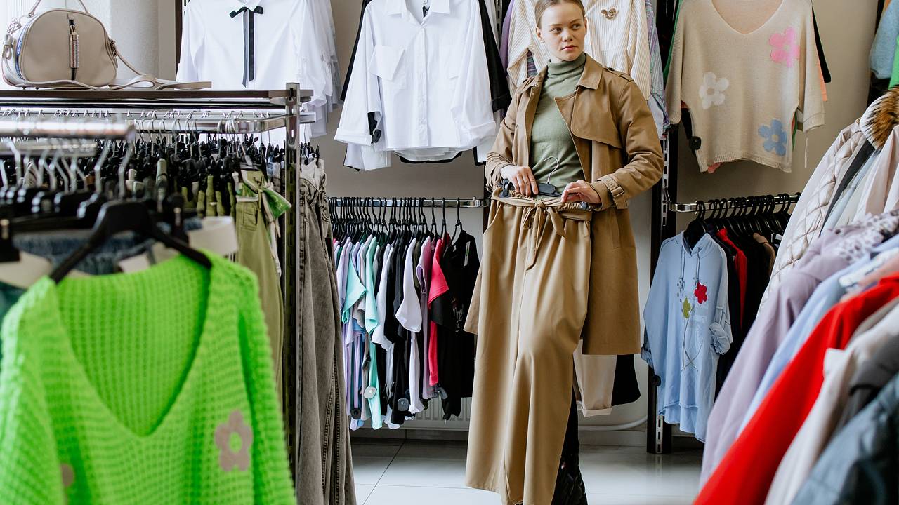 Российская стилистка посоветовала носить юбку поверх брюк зимой
