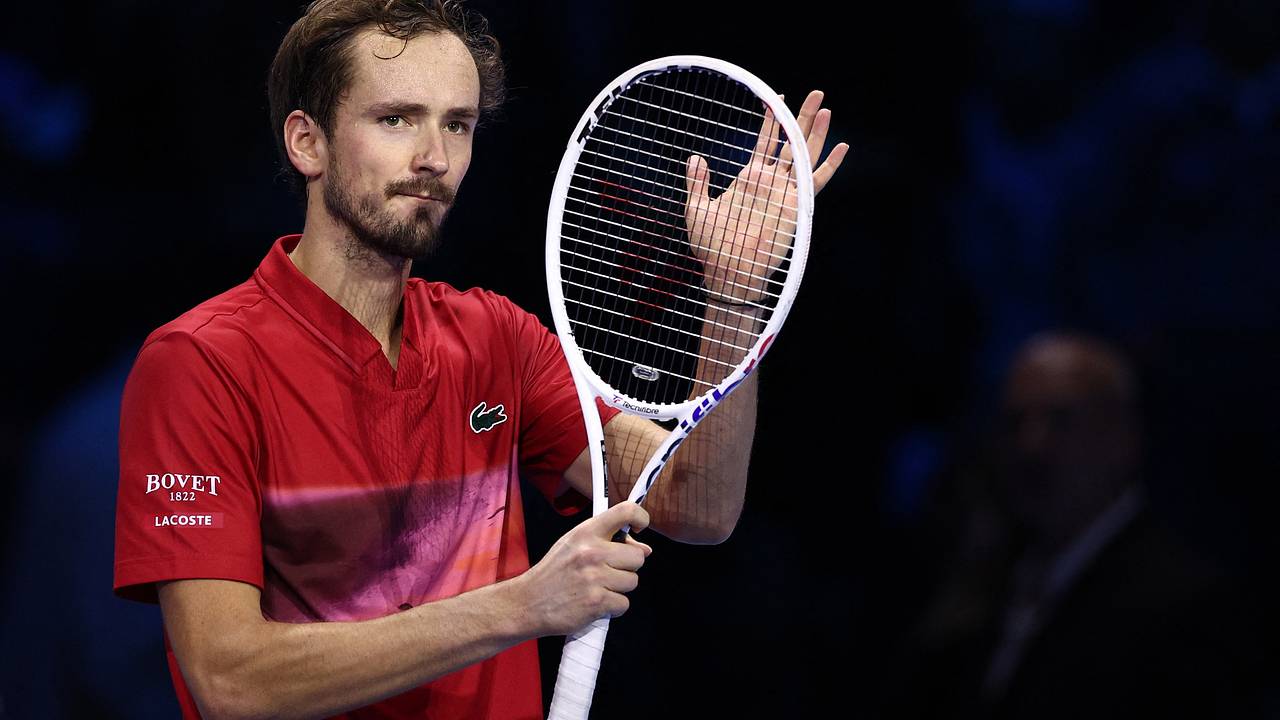 Медведев лишился шансов на выход в полуфинал итогового турнира ATP