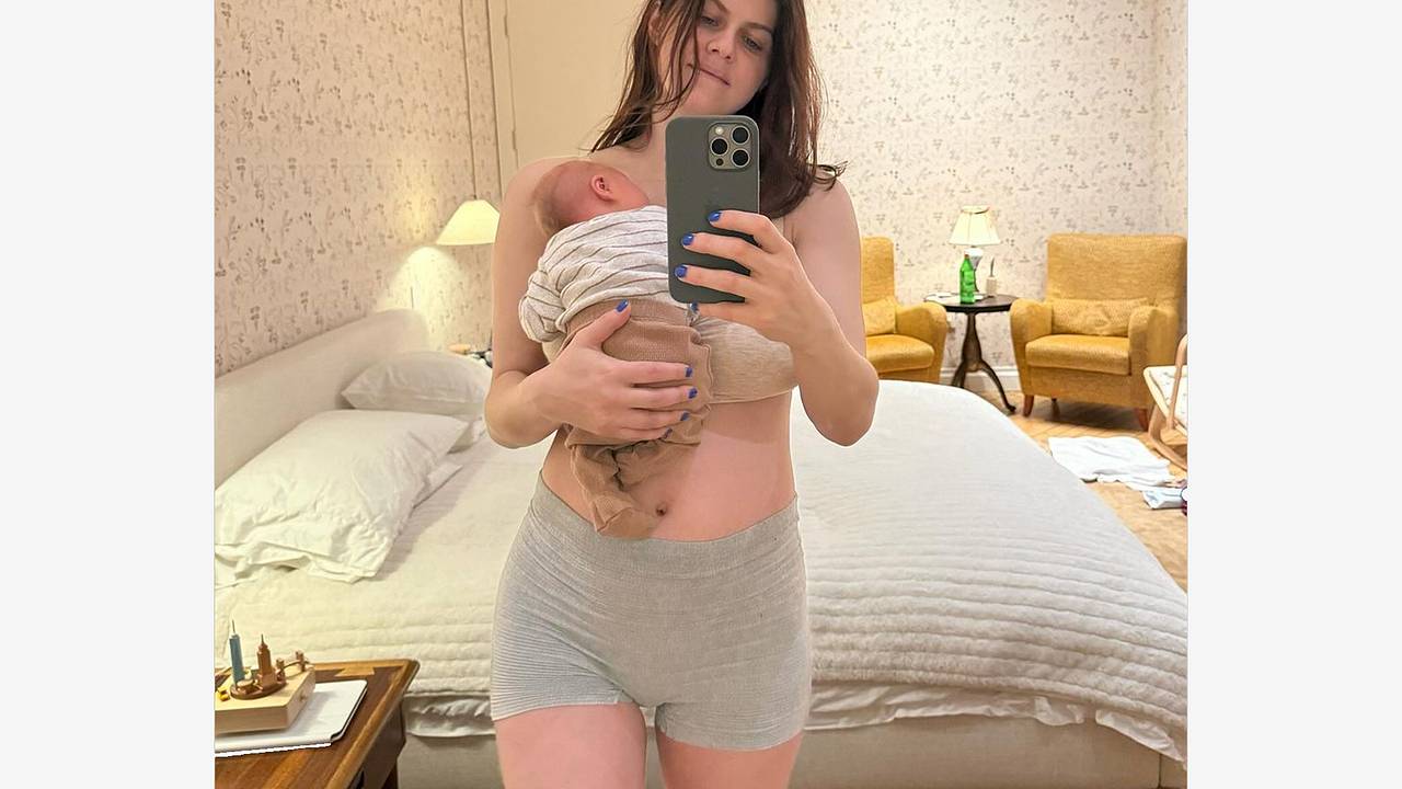 38-летняя актриса показала фигуру в нижнем белье через шесть дней после родов
