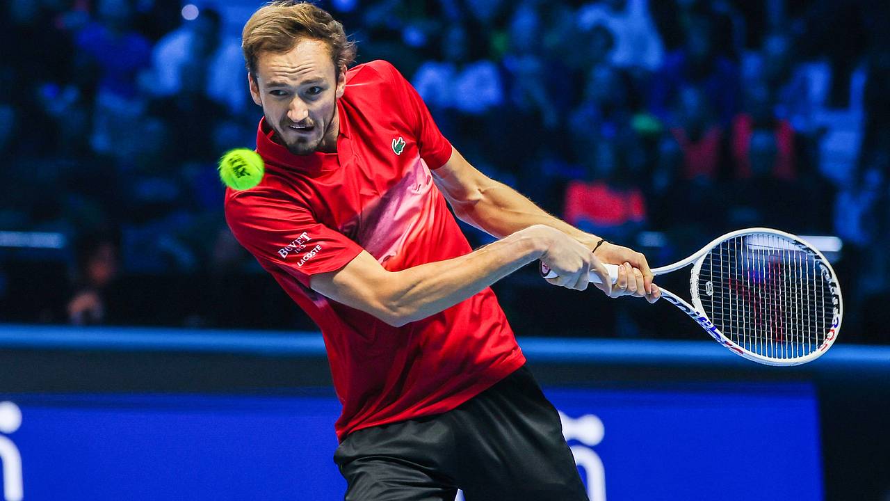 Теннисист Медведев рассказал о страданиях в сезоне