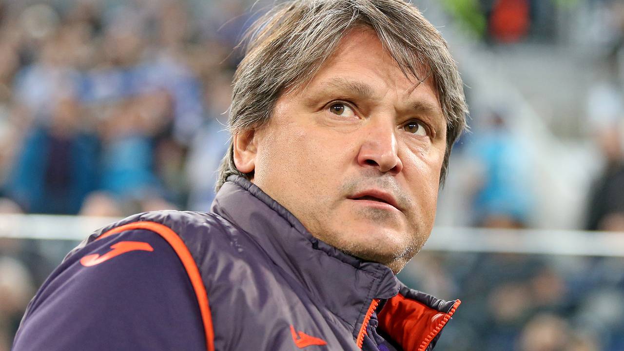 На знаменитого российского экс-футболиста и тренера напали после матча. Его помощнику порезали лицо. Что известно?