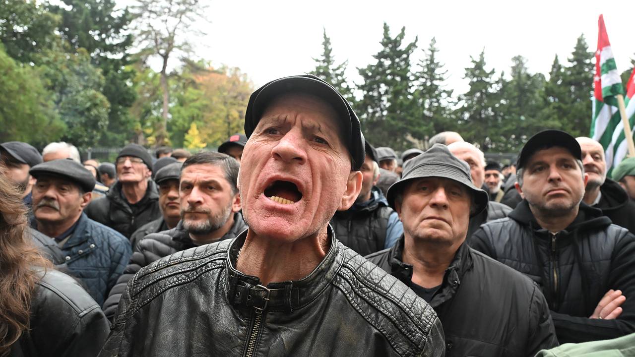 Россияне начали отменять туры в Абхазию из-за протестов