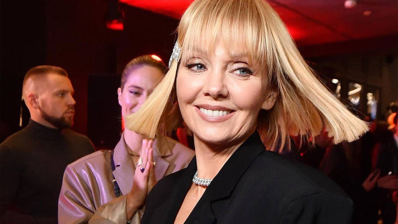 56-летняя певица Валерия оголила бедра на новом фото