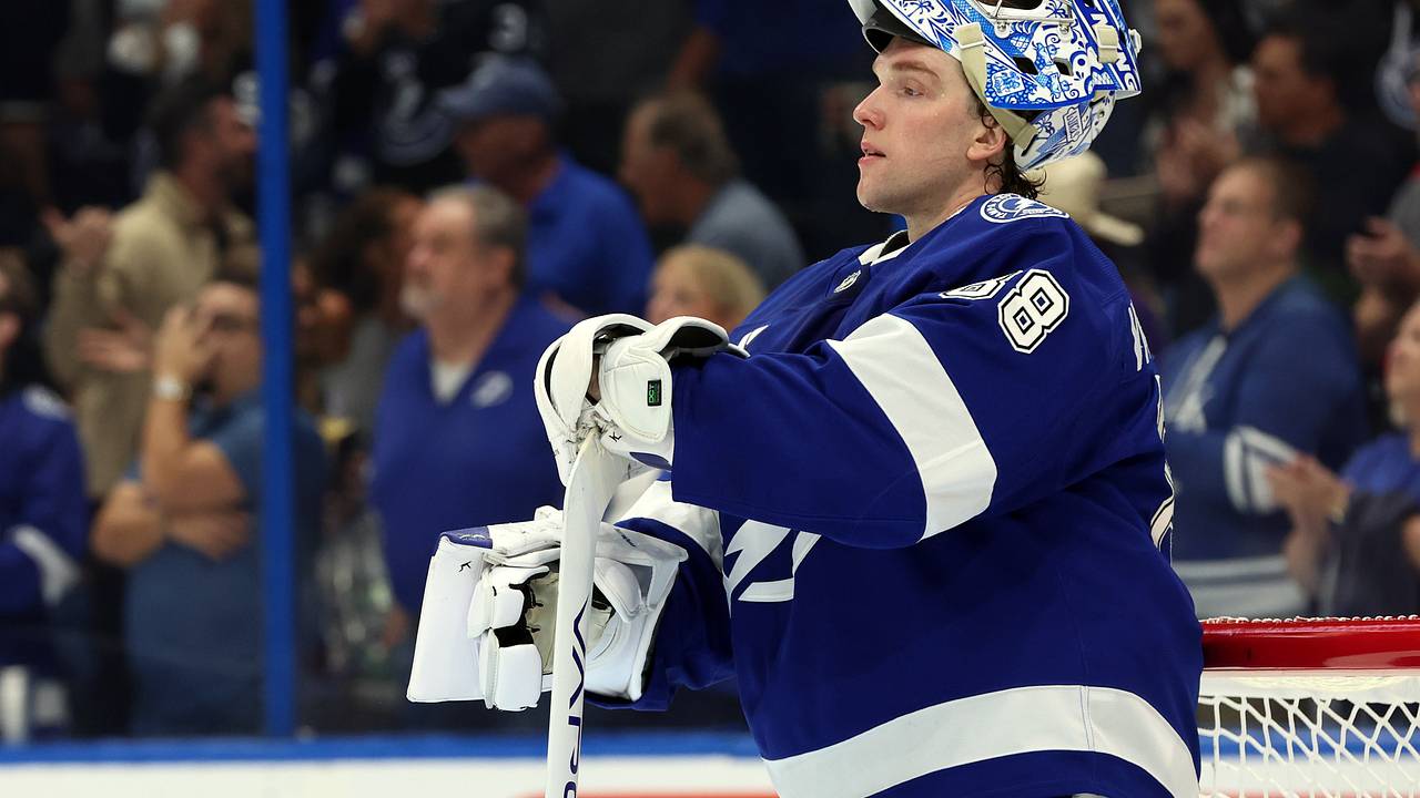 Российского вратаря признали третьей звездой недели в НХЛ