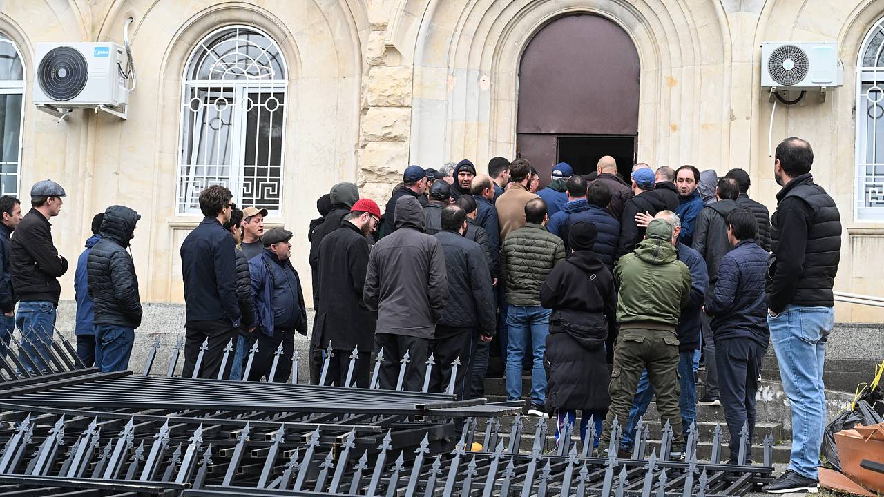 Оценено влияние протестов в Абхазии на желание россиян посетить страну