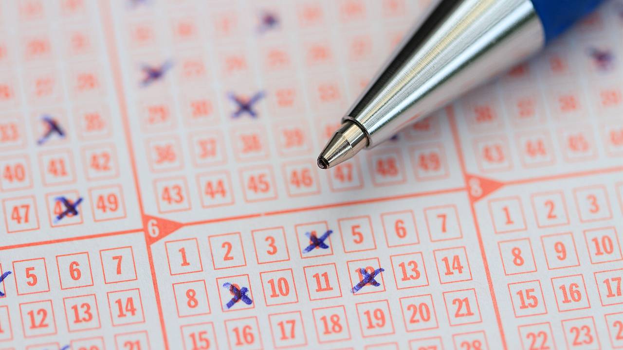 Женщина выиграла 417 миллионов рублей в лотерею и превратилась в нищую за несколько лет
