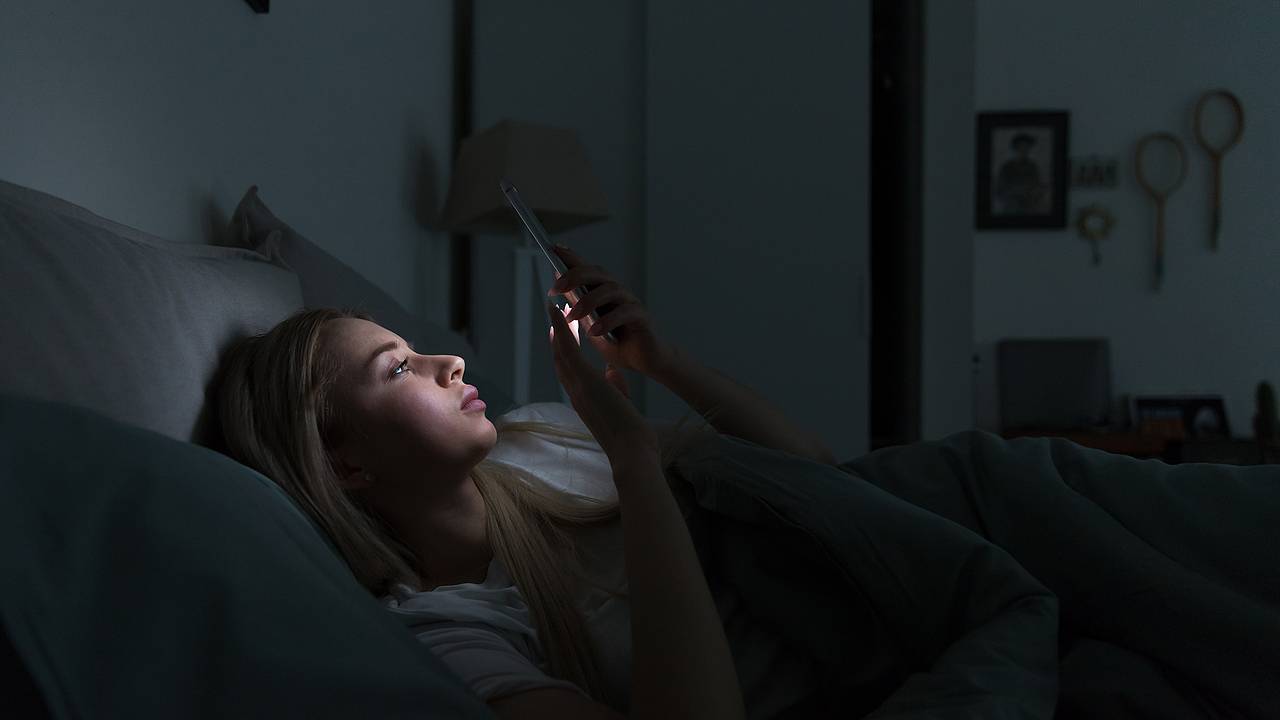 24-летняя россиянка листала ленту соцсетей и сломала нос