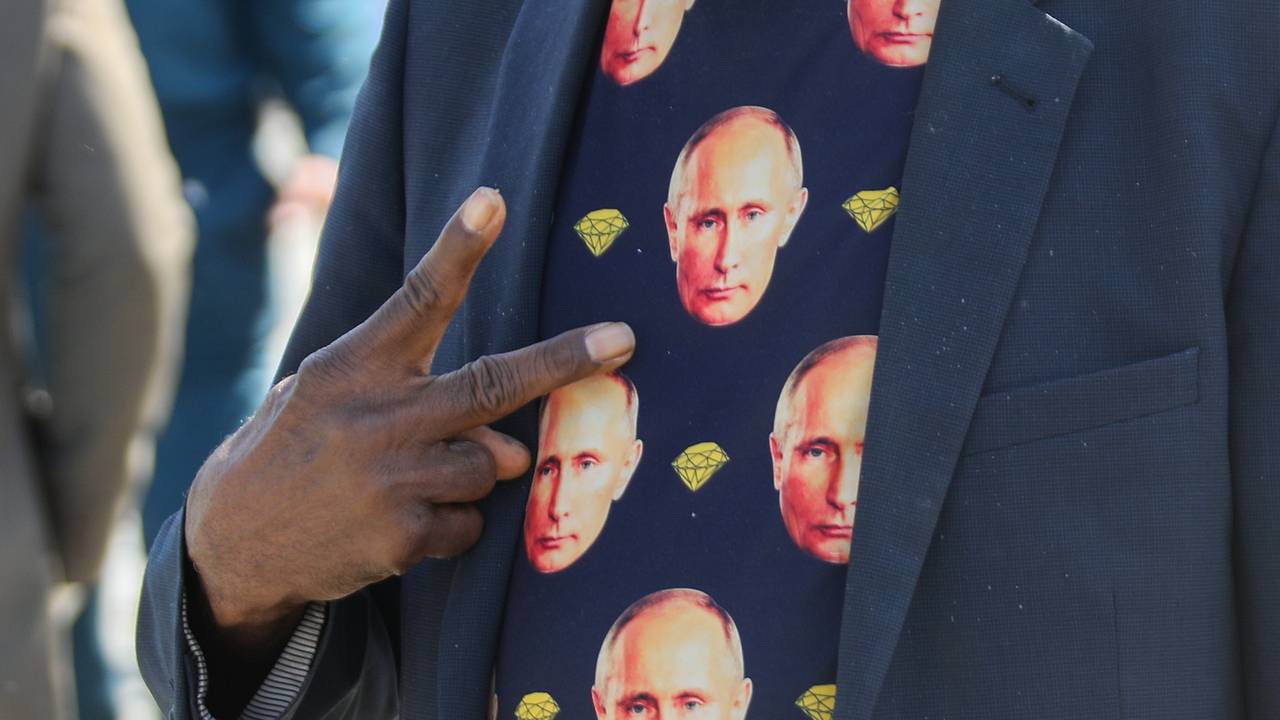 Российский путешественник побывал в Африке и рассказал о любви местных к Путину