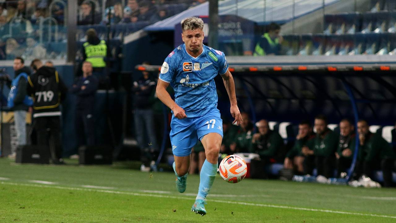 Футболист сборной России рассказал о трате полумиллиона рублей в день