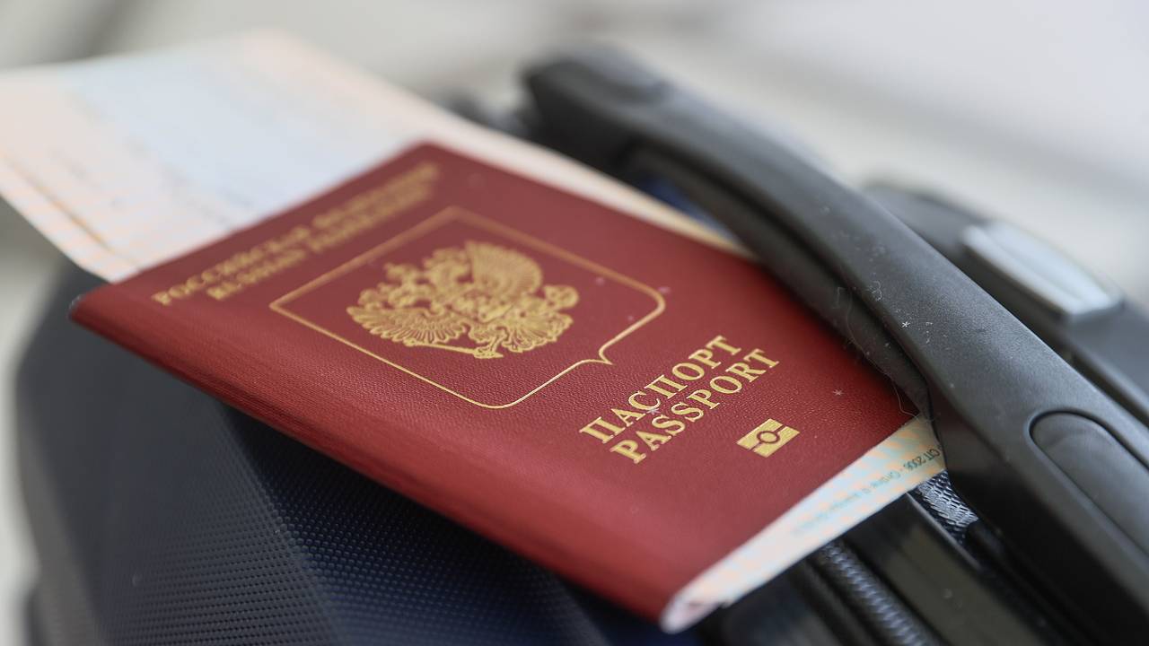 Российская туристка улетела в отпуск в ОАЭ с почти просроченным загранпаспортом