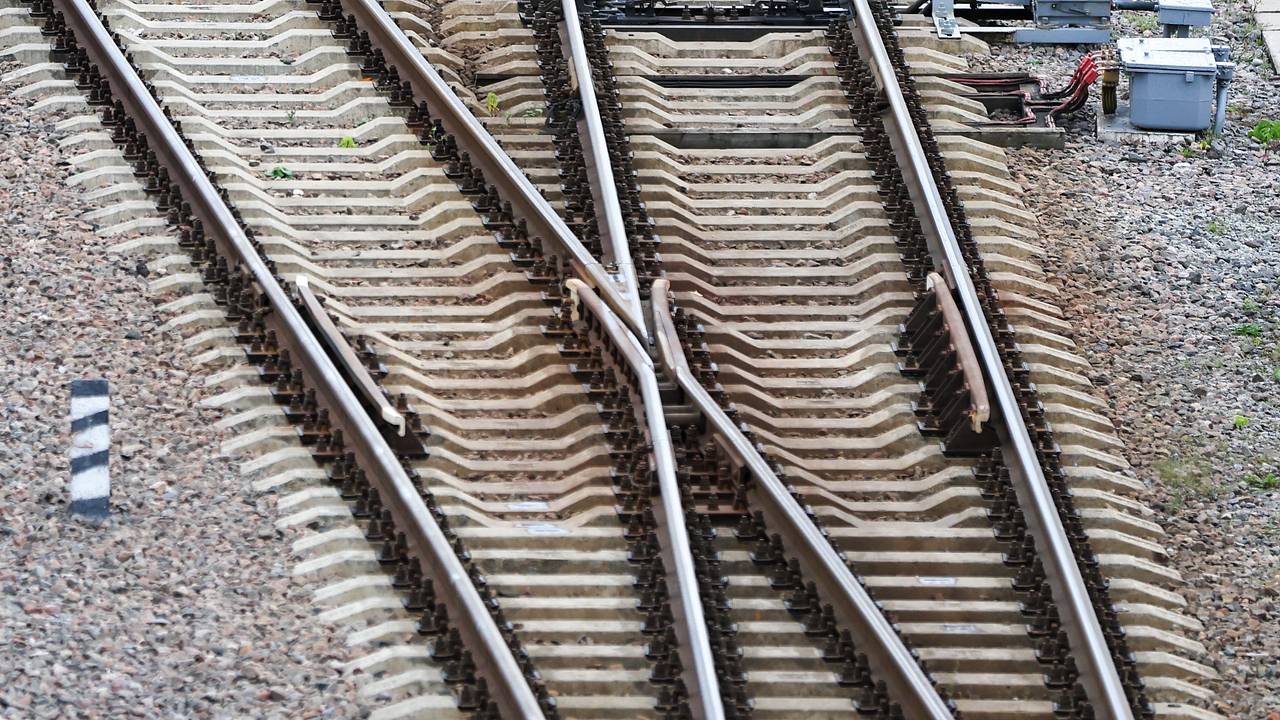 Двое россиян подожгли мотодрезину по заданию неизвестного и попали под статью о теракте