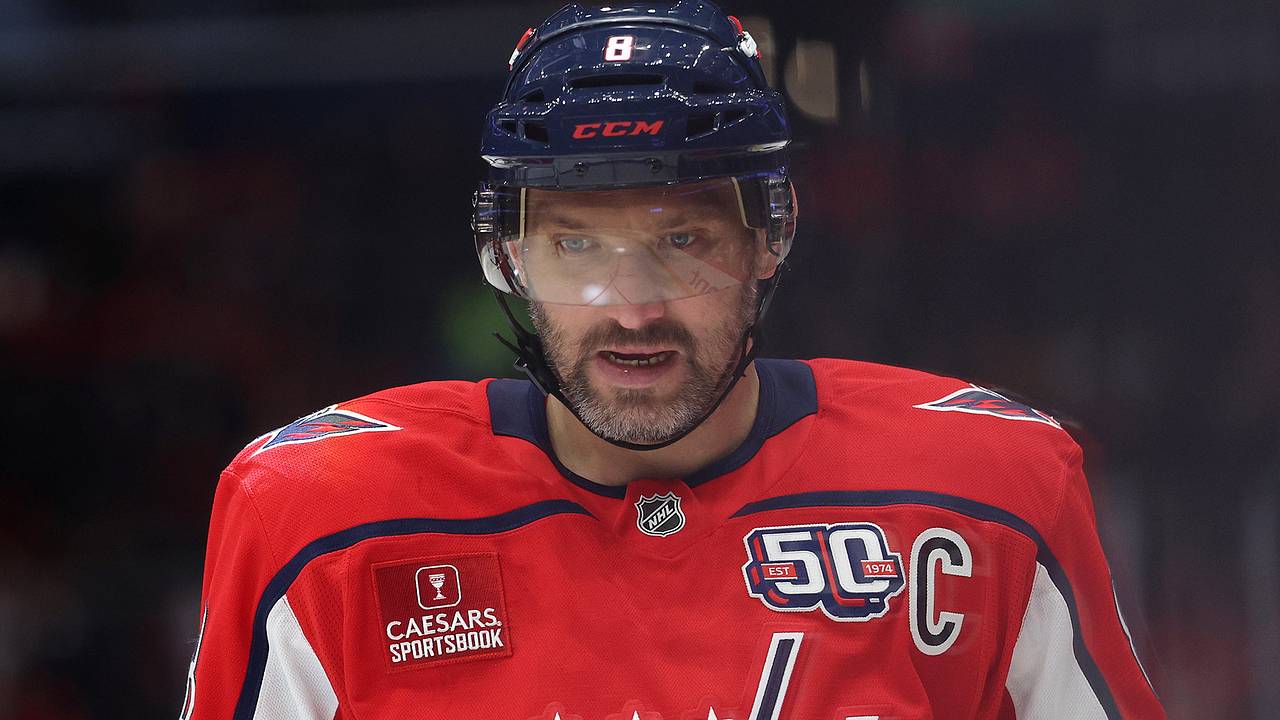 Овечкин получил тяжелую травму и выбыл на рекордный срок. Когда он вернется и сможет ли побить рекорд Гретцки?