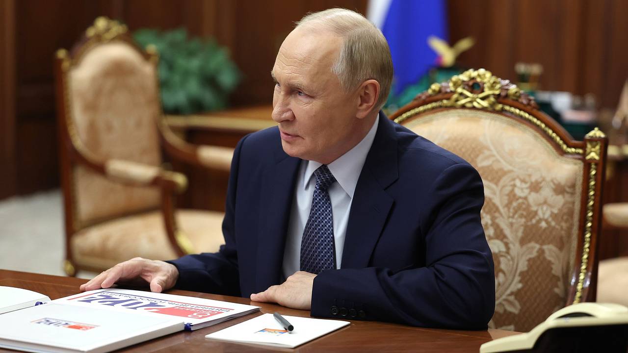 На российских маркетплейсах появился мерч с Путиным и ракетой «Орешник»