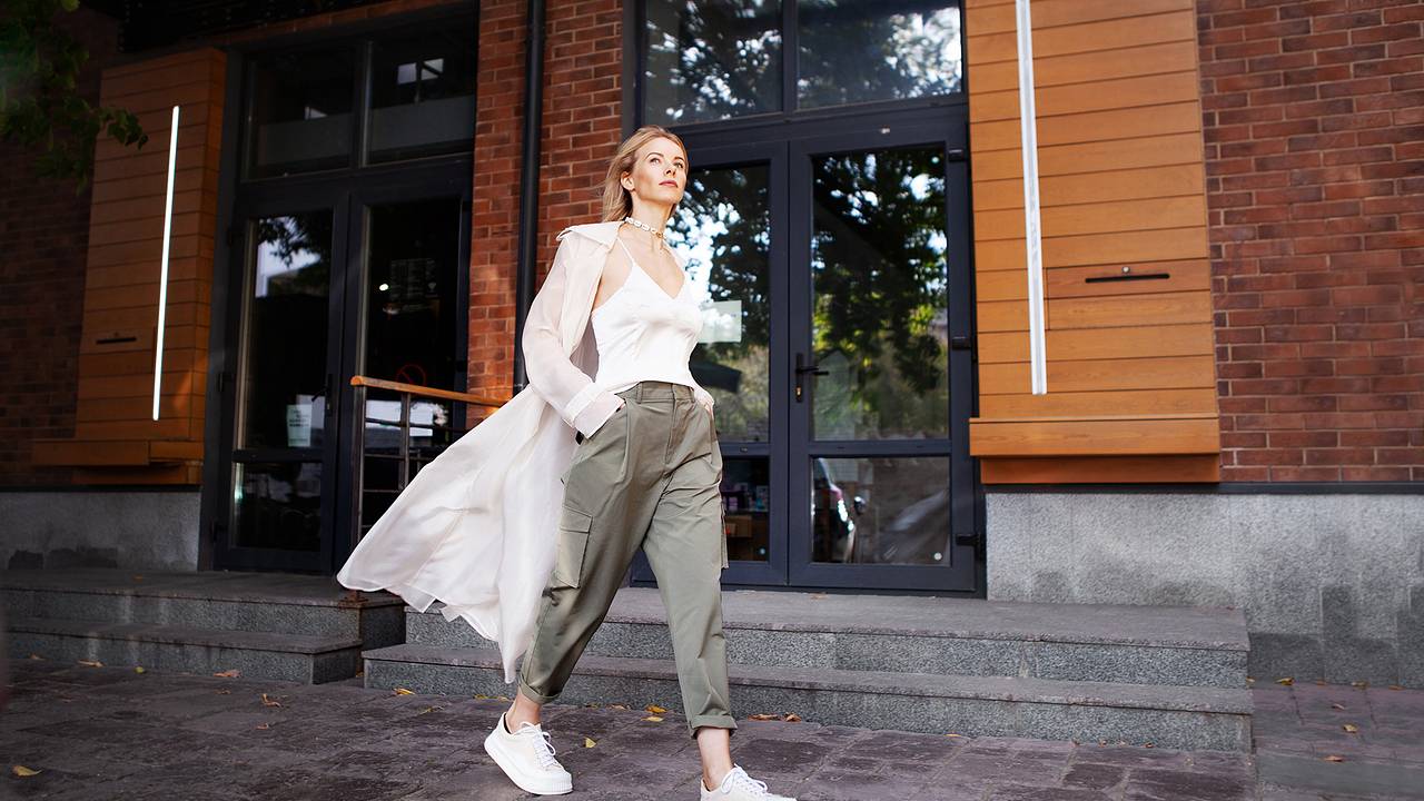 Фитнес-тренер рассказала о пользе прогулок для получения рельефного пресса